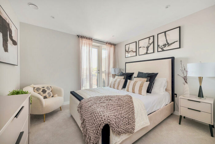 3 Bedroom Duplex To Rent In Edgware Road, London, NW2