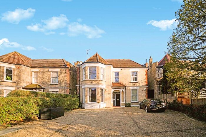 2 Bedroom Flat For Sale In Willesden Lane, Brondesbury Park, NW2