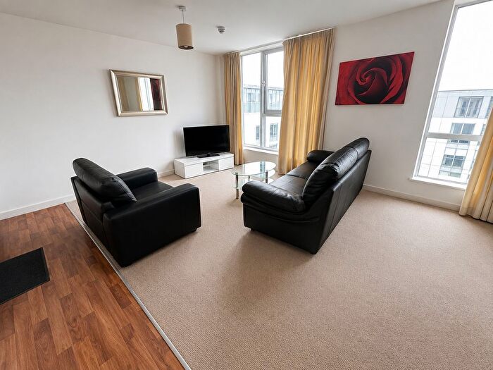 2 Bedroom Flat To Rent In Queens Road, Nottingham, Nottinghamshire, NG2
