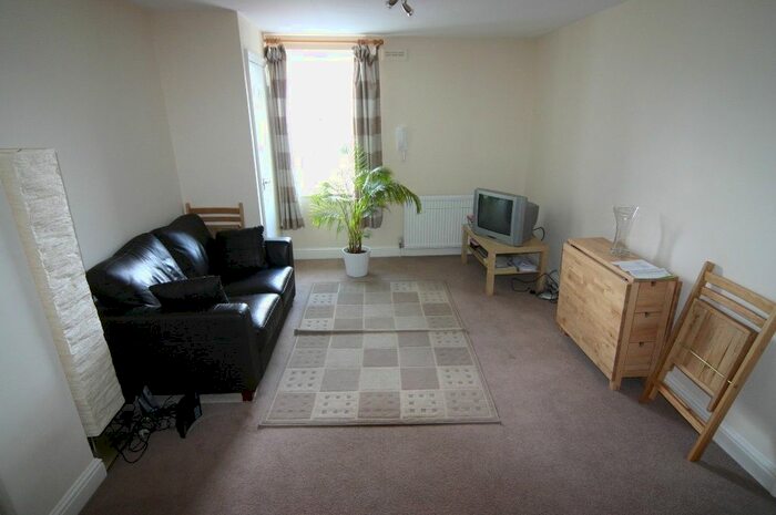 2 Bedroom Flat To Rent In Tollington Park, London N4