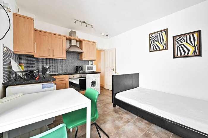 Studio To Rent In Collingham Place, Earls Court, London, SW5