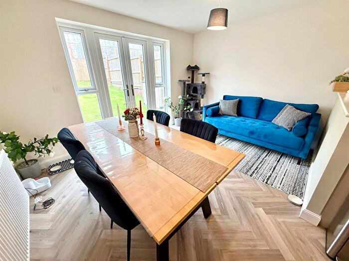 3 Bedroom Town House For Sale In Wilshaw Place, Macclesfield, SK11