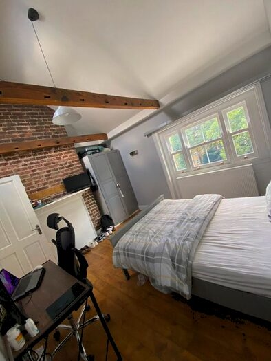 3 Bedroom Flat To Rent In Clapham Road, London, SW9