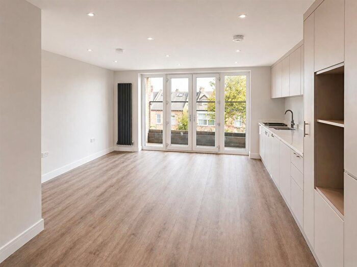 1 Bedroom Flat To Rent In Northfield Avenue, London, W13
