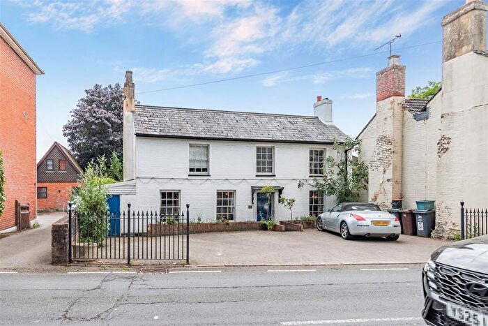 4 Bedroom Detached House For Sale In Tonbridge Road, Wateringbury, Maidstone, ME18