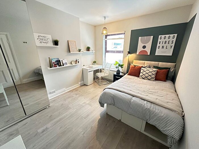 1 Bedroom Studio To Rent In Room, Havelock Road, Luton, Bedfordshire, LU2