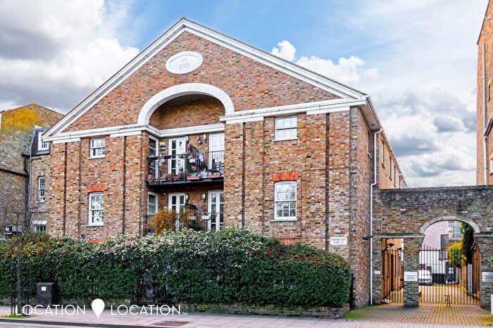 2 Bedroom Flat For Sale In Stoke Newington Church Street, London, N16