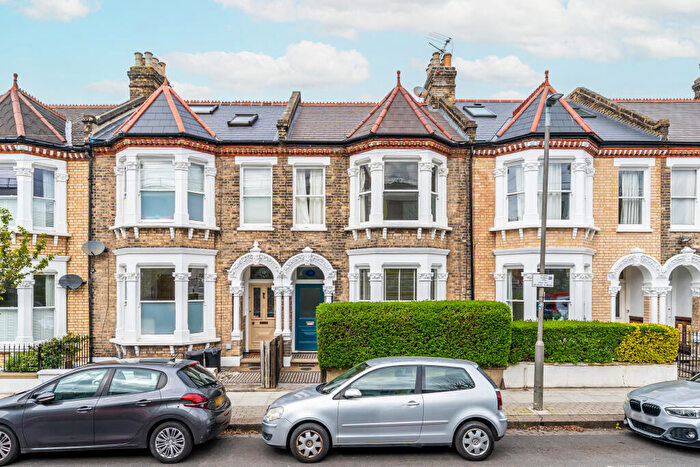 2 Bedroom Flat For Sale In Hearnville Road, London, SW12