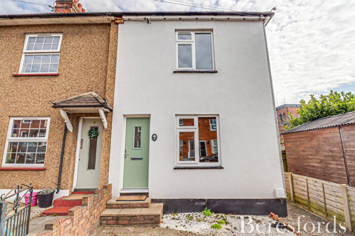 2 Bedroom End Of Terrace House To Rent In Chase Road, CM14