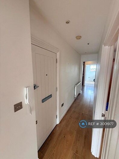 2 Bedroom Flat To Rent In Cheam, Sutton, SM3