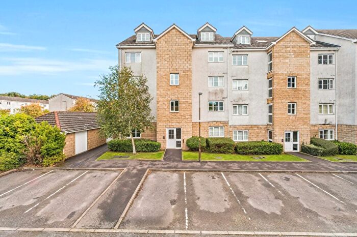 2 Bedroom Flat For Sale In Queens Crescent, Livingston, EH54