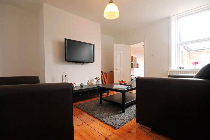 5 Bedroom Maisonette To Rent In Helmsley Road, Sandyford, NE2