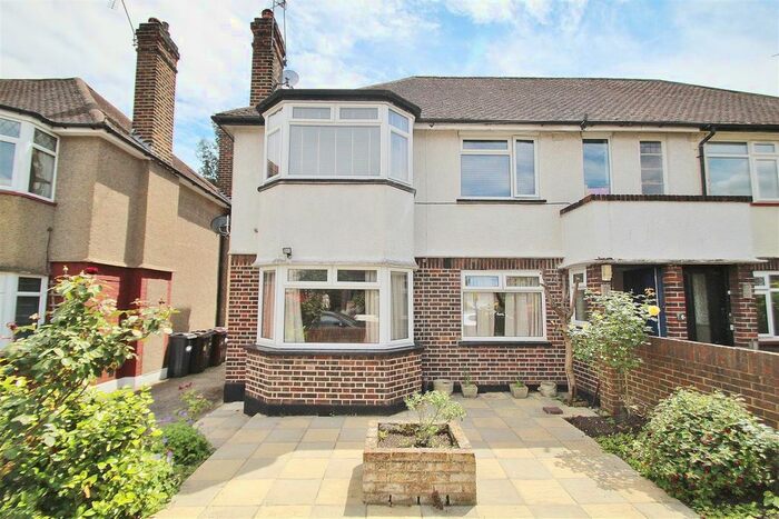 2 Bedroom Flat To Rent In Woodlands Grove, Isleworth, TW7