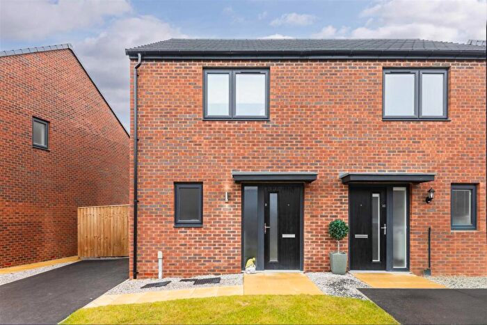 2 Bedroom Semi Detached House For Sale In Pendas Crescent, Whinmoor, Leeds, LS14