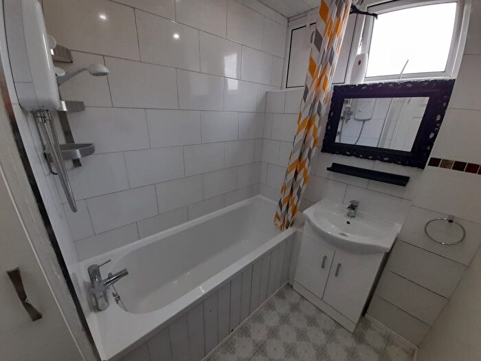 2 Bedroom Flat To Rent In Flat, Erskine Street, Birmingham, B7