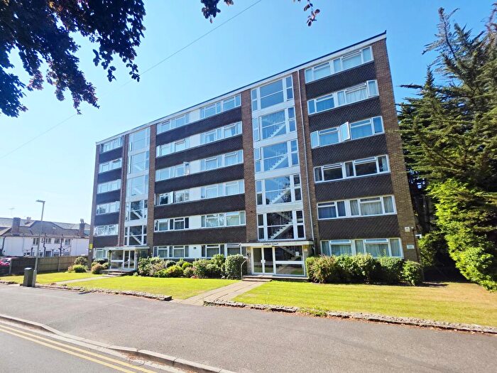 2 Bedroom Apartment For Sale In Lindum Court, Princess Road, Poole (Nr Westbourne), BH12