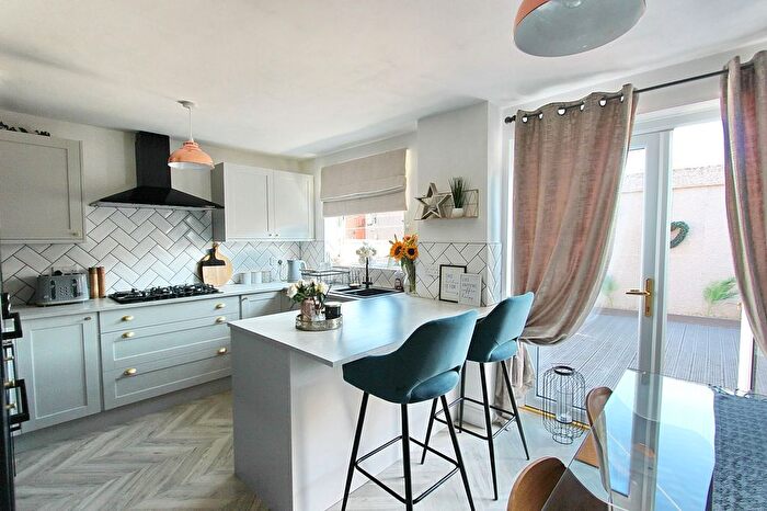 3 Bedroom Terraced House For Sale In Bosworth Close, Whitefield, M45