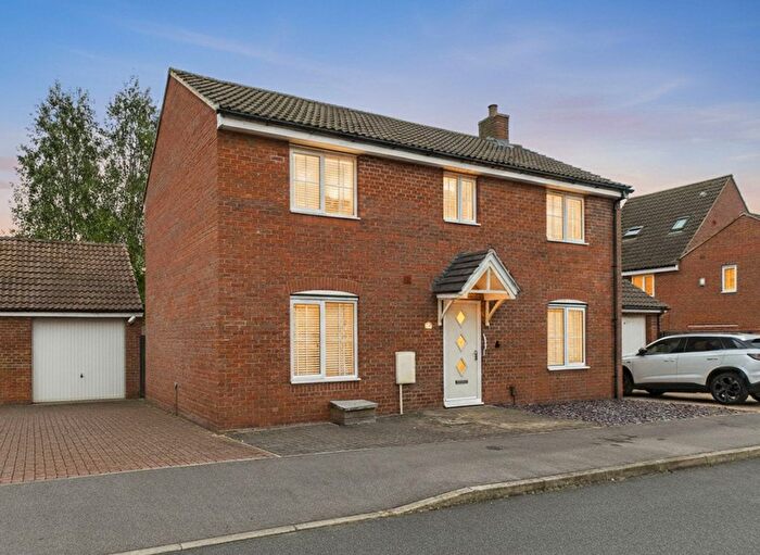 4 Bedroom Link Detached House For Sale In Stonebridge Way, Calverton, Nottingham, NG14