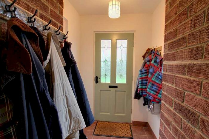 2 Bedroom Detached Bungalow For Sale In Station Road, Willoughby, LN13