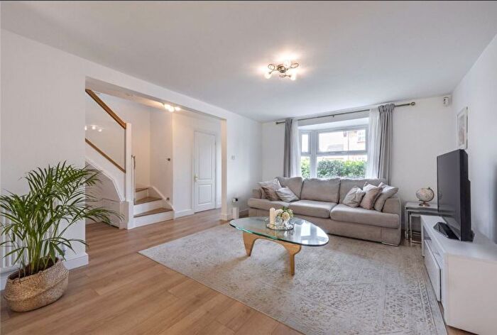 4 Bedroom Detached House For Sale In Trader Road, London, E6