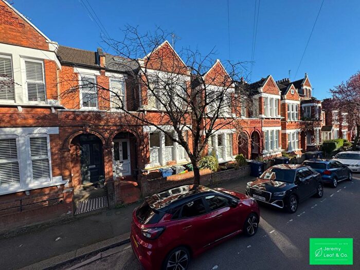 1 Bedroom Flat To Rent In Park Hall Road, N2