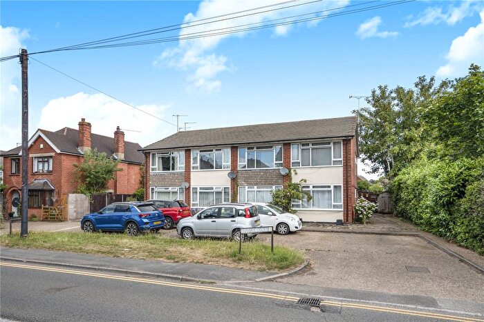 2 Bedroom Maisonette For Sale In Knaphill, Woking, Surrey, GU21