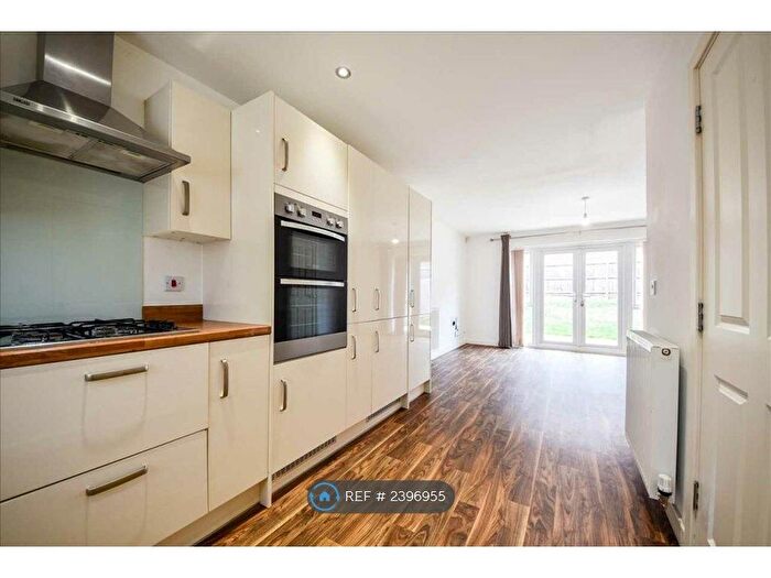 5 Bedroom Terraced House To Rent In Waterside Road, Wellingborough, NN8