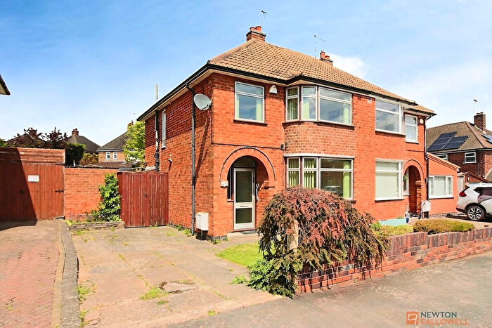3 Bedroom Semi-Detached House For Sale In Oakcroft Avenue, Kirby Muxloe, LE9