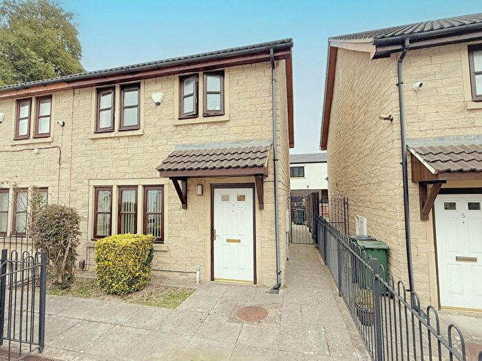 3 Bedroom Semi-Detached House For Sale In Royal Gardens, Bradford, West Yorkshire, BD9
