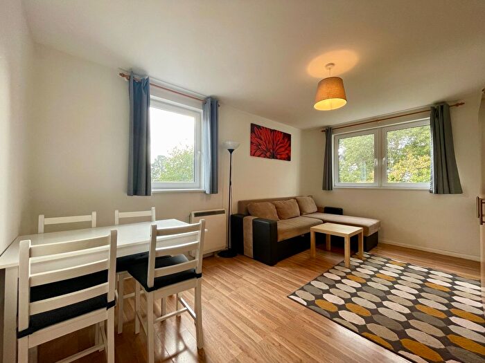 1 Bedroom Flat To Rent In Porchester Mead, Beckenham, BR3