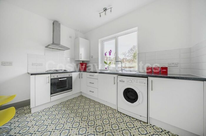 3 Bedroom Flat To Rent In Newcombe Park, Mill Hill, NW7