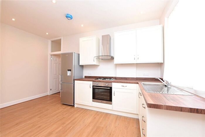 2 Bedroom Flat To Rent In Angles Road, Streatham, Lambeth, London, SW16