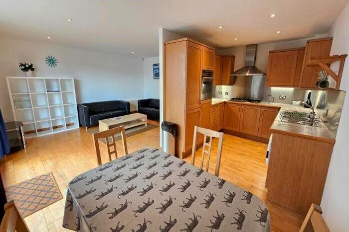 2 Bedroom Flat To Rent In Cumberland Road, Bristol, BS1