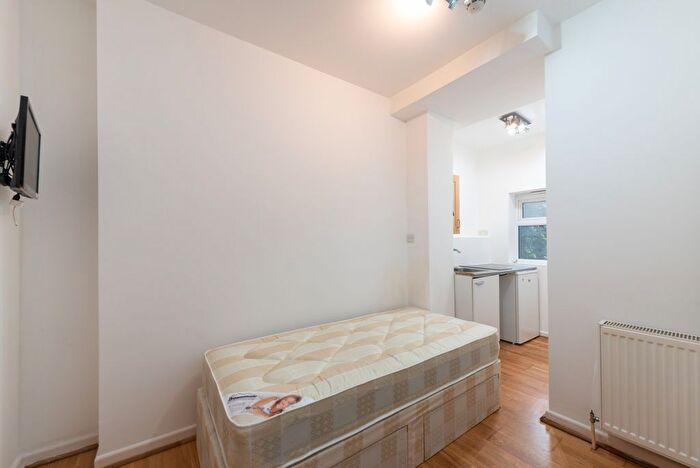 Studio To Rent In Southampton Road, London, NW5
