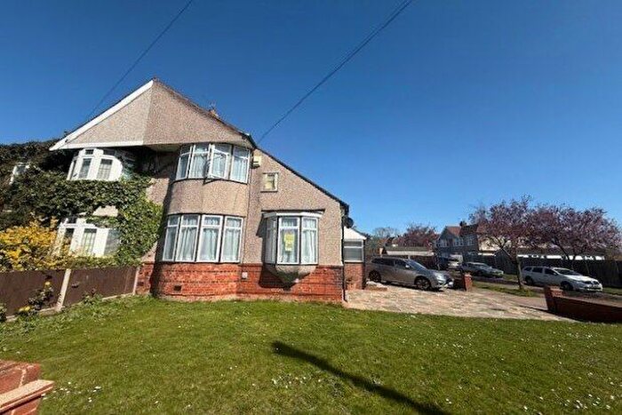 3 Bedroom Chalet To Rent In Marlborough Park Avenue, Sidcup, DA15