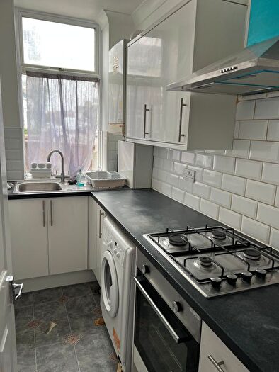 2 Bedroom Flat To Rent In Birkbeck Road, Ilford, IG2