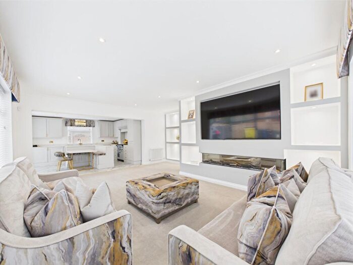 3 Bedroom Detached Bungalow For Sale In Weeland Road, Eggborough, DN14