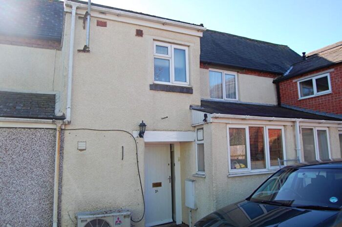 2 Bedroom Flat To Rent In High Street, Long Buckby, NN6