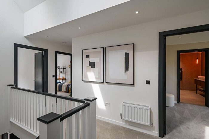 4 Bedroom Property For Sale In Trent Park, Enfield, EN4