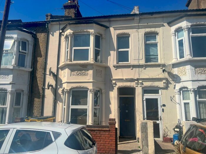 1 Bedroom Flat To Rent In St. Leonards Road, Southend-On-Sea, Essex, SS1