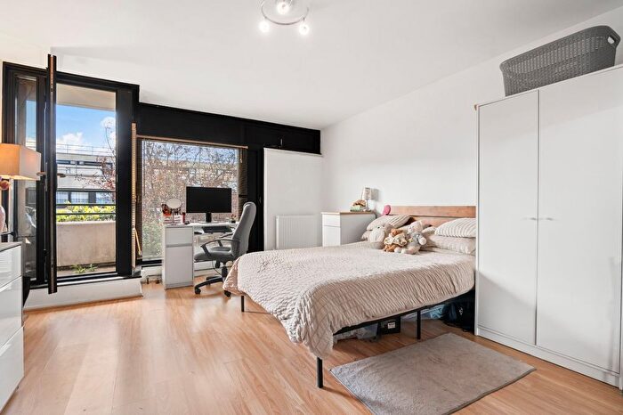 Studio To Rent In Broadfield Lane, Camden, NW1