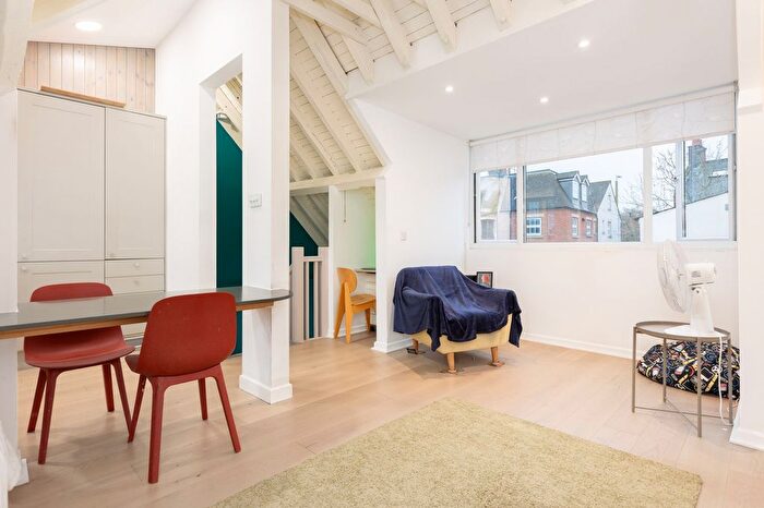 2 Bedroom Property For Sale In Nightingale Road, Hitchin, SG5