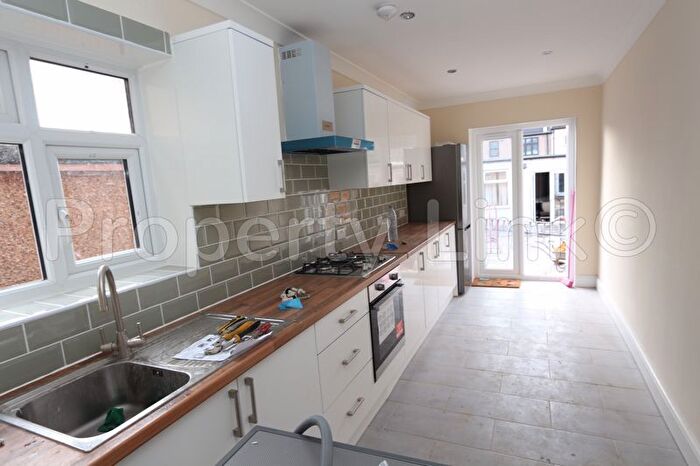 4 Bedroom Property To Rent In Hamilton Avenue, Ilford, IG6