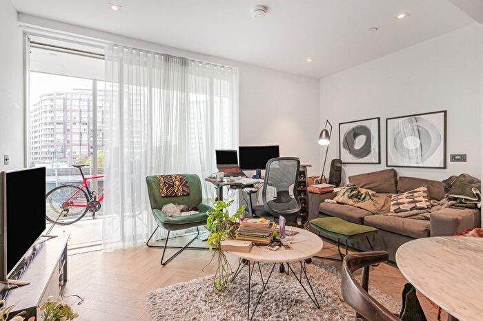 1 Bedroom Flat To Rent In Halliday House, Circus Road West, London, SW11