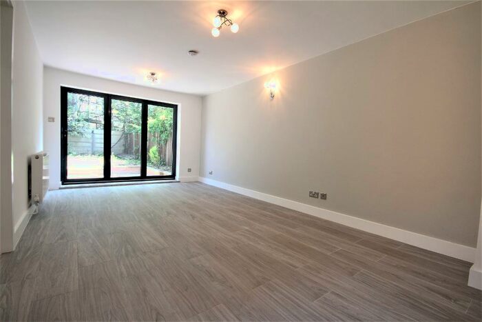 3 Bedroom Flat To Rent In Victoria Road, London, N22