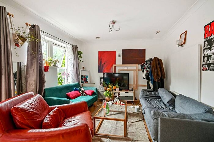 3 Bedroom Flat To Rent In Kingston Hill, Kingston, Kingston Upon Thames, KT2