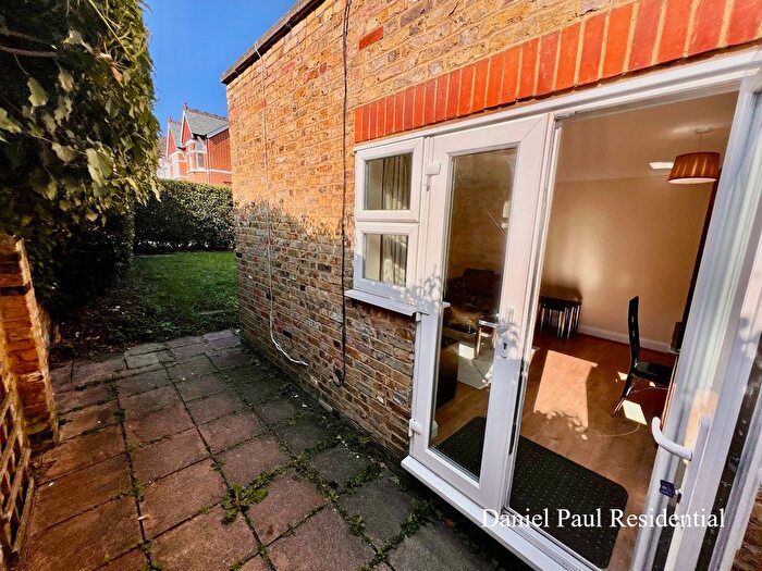 1 Bedroom Flat To Rent In Gordon Road, Ealing, W5