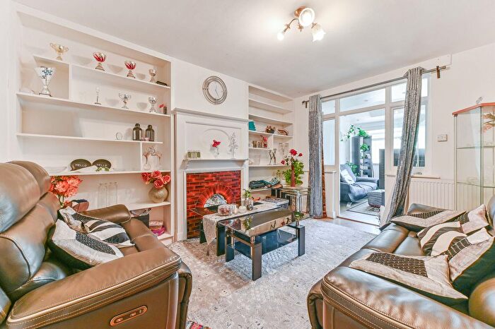 3 Bedroom Terraced House For Sale In Brickfield Road, Norbury, Thornton Heath, CR7