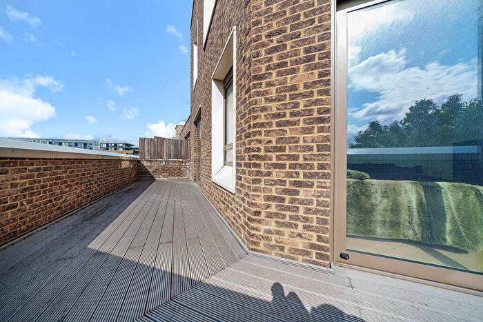 1 Bedroom Flat To Rent In Tarling House, Elephant And Castle, London, SE17