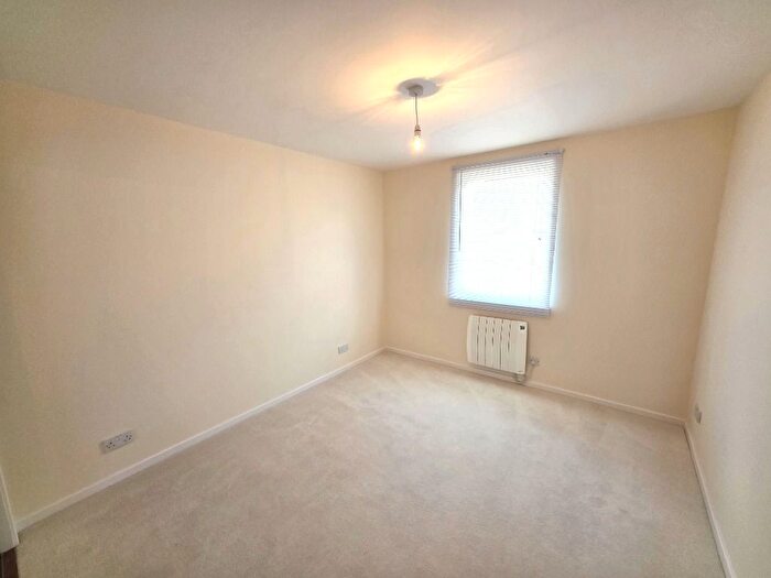 2 Bedroom Flat To Rent In Fraser Mews, City Centre, Aberdeen, AB25